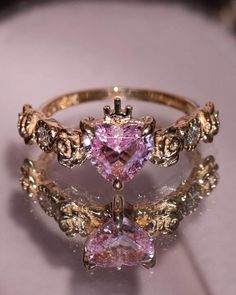 Pink Wedding Ring Aesthetic, Pink Heart Promise Ring, Gemstone Promise Rings, Pink Diamond Heart Ring, Pink Diamond Ring Aesthetic, Pink Heart Wedding Ring, Rings For Quinceanera, Cute Pink Rings, Gold And Pink Ring