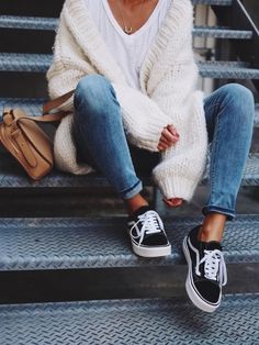 Les gilets Mode Tips, Weekend Outfits, Outfit Trends, Cute Fall Outfits, Mode Inspo, 가을 패션, Woman Fashion, Mode Inspiration, Vans Old Skool