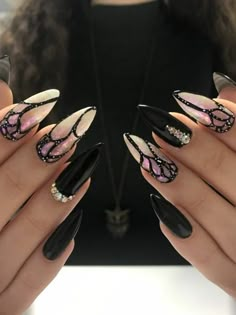 black butterfly almond nails for halloween Nails Gothic Ideas, Dna Nails, Butterfly Wing Nails, Cross Nail Art, Cross Nails, Stunning Nails