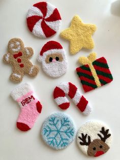 Yılbaşı ağaç süsleri harika değil mi ?  Bence alışılmışlıkları deler geçer diyorum sizce ? Eeeee ne duruyoruz başlıyalım 💖 Christmas Tufting, Punch Needle Art Ideas, Metaphor Design, Carpet For Dogs, Carpet Tiles Ideas, Punchneedle Ideas, Punch Needle Designs, Punch Needle Christmas, Christmas Punch Needle