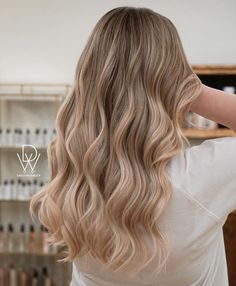 Blonde Beige Hair Balayage, Balayage Hair Blonde 2023, Dark Brown Hair Dyed Blonde, Beige Blonde With Highlights, Cream Blonde Hair Highlights, Highlight Dirty Blonde Hair, Honey Blonde Balayage On Brown Hair, Cream Blonde Highlights, Air Touch Hair Brown