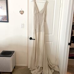 Red Carpet Made. Made To Fit. Custom Tailored. Herve Leger Runway Wedding Dress. Small Or 4-6. Wears Perfectly. A Dream Of A Dress. It’s Off White/Cream Color Runway Wedding Dress, Long Gowns, Herve Leger Dress, Herve Leger, Tie Colors, Long Gown, Custom Tailoring, White Cream, Black Tie