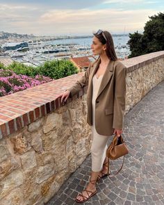 Outfit inspo | Style | Daily fashion on Instagram: “Cannes, You stole my heart 🥹❤️ Zdjęciem z tym pięknym widokiem oficjalnie kończę wakacyjny spam 🙈😂 Jak Wam się podoba połączenie…” Goals Inspiration, Minimal Outfit, Street Outfit, Casual Elegance, Summer 2024, Daily Fashion