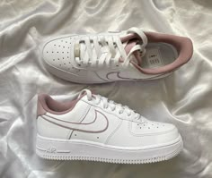 ♥ Hand painted custom Nike footwear ★ Turnaround time: 1-3 weeks ✈︎ Free shipping within the US Air Force 1 Brown, Nike Air Force One, Preppy Shoes, All Nike Shoes, Custom Air Force 1, Nike Air Shoes, Custom Nike, Baskets Nike, Cute Nike Shoes