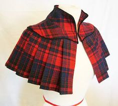 cape made from kilt skirt... Vintage Capelet, Wool Capelet, Wood Chopping, Fest Outfits, Recycled Fashion, Pleated Fabric