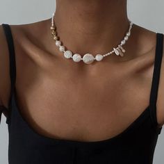 Chunky Pearl Necklace, Coin Pearl Necklace, Mood Jewelry, Pearl Statement Necklace, Pearl Necklace Designs, Trending Necklaces, Beaded Jewels, Basic Jewelry, Gemstone Beaded Necklace