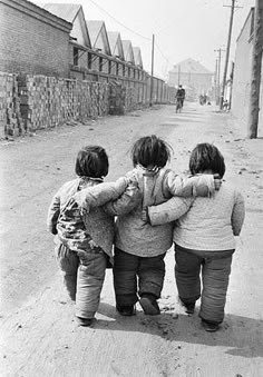 Marc Riboud, French Photographers, Vintage Japan, People Of The World, Bw Photo, 인물 사진, White Photo, Vintage Photographs, Vintage Photography