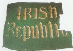 an old sign that has been painted green and gold with the words irish republic on it