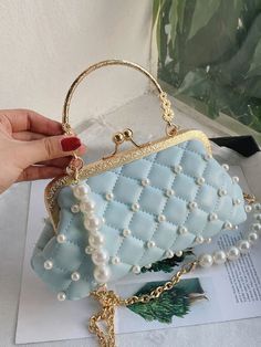 Tas Lv, Girly Bags, Pearl Decor, Novelty Bags, Luxury Purses, Fancy Bags, Pretty Bags, Cute Purses, Pearl Types