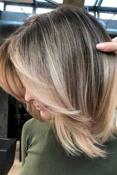 Medium Length Layered Hair, Medium Layered Hair, Straight Blonde Hair, Medium Length Hair With Layers, Short Straight Hair, Penteado Cabelo Curto, Hair Updo, Short Hair With Layers, Medium Hair Cuts