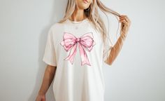 Handmade -This funny Unisex 'Dog Mom' tee is real life and inspirational, it's sure to be a hit! This would be the best gift for a special person in your life! Made with the softest trendy tees we all love! -This shirt is the perfect addition to anyone's wardrobe! Pairs great with leggings, jeans, and shorts as it can be dressed up or down! Its the perfect everyday look that everyone will love! -This updated irresistibly soft unisex tee essentially fits like a well-loved favorite featuring a uni Trendy Summer T-shirt With Bow, Spring Cotton T-shirt With Bow, Casual Summer T-shirt With Pink Bow, Casual Short Sleeve T-shirt With Pink Bow, Cute Bow T-shirt For Spring, Cute Pink T-shirt With Bow, Summer T-shirt With Bow And Short Sleeves, Summer Bow T-shirt With Short Sleeves, Summer Short Sleeve T-shirt With Bow