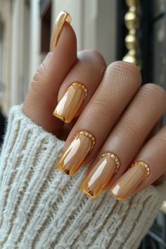 Apricot Nails, Daisy Acrylic Nails, Gold Glitter Eyeshadow, Nails Metallic, Nagellack Trends, Chrome Nails Designs, Latest Nail Trends, Nail Trend, Nail Art Trends