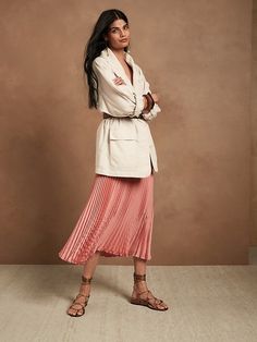 Saw this on Banana Republic: Pleated Skirt Outfits, Teacher Outfit Ideas, Teacher Ootd, Spring Teacher Outfits, Summer Office Outfits, Spring Business Casual, Accordion Pleats, Summer Office, Fashion For Women Over 40