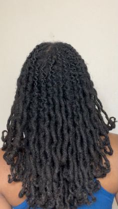 Black woman with dreadlocks Healthy Locs Black Women, Jet Black Locs, 4c Locs, Woman With Dreadlocks, Dyed Dreads, Loc Goddess, Locs Journey, Dread Head, Loc Inspiration