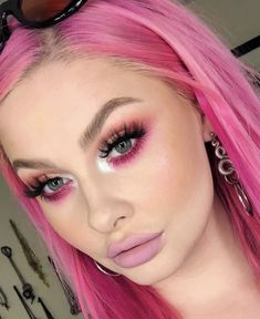 Pink Hair Makeup Looks, Makeup For Pink Hair, Festival Makeup Pink, Sirens Makeup, Pink Hair Makeup, Moody Makeup, Glam Rock Makeup, Hair Makeup Looks, October Festival