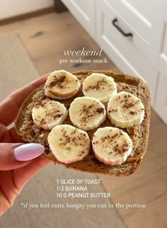 Healthy lifestyle recipes food daily salad Easy Snack For Work, Easy Pre Workout Breakfast, Before Gym Snack, Heathly Foods To Eat, Breakfast Gym Healthy Recipes, Snacks For Work Healthy, Healthy Snacks Meal Prep Ideas, Easy Pre Workout Snacks, Healthy Snacks For Weight Loose