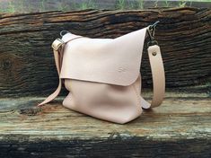 Shoulder bag / Leather bag/ Crossbody bag/Pink bag/ Nude bag Full Grain Leather Bag, Leather Bags Handmade, Crochet Bags, Women Bag, Retro Stil, Leather Bags, Jean Paul Gaultier, Leather Purse, Cotton Bag