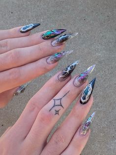 Purple And Black Chrome Nails, Black And Iridescent Nails, Black Iridescent Nails, Gel Nails With Chrome, Black Holographic Nails, Purple Black Nails, Arcane Nails, Edc Nails, 3d Iridescent