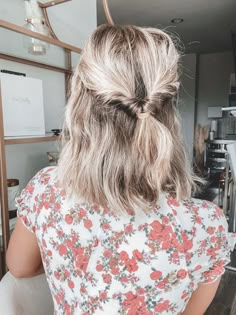 Easy Hair Looks, Short Hair Summer, Mullet Haircut, Hairdos For Short Hair, Short Hair Tutorial, Hair Summer, Work Hairstyles, Easy Hair, Cute Hairstyles For Short Hair