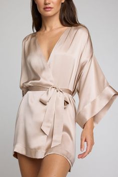 Getting Ready Robes For Bridesmaids, Short Silk Robe, Robe Aesthetic Silk, Satin Robe Aesthetic, Loungewear Elegant, Silk Robe Short, Feminine Pajamas, Women With Broad Shoulders, Silk Nightwear Romantic