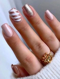 ongles noel simple Ongles Beiges, Hari Valentine, Short Square Nails, Festival Nails