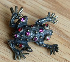 How to Wear Treasured Brooches - Annette Lindquist designs