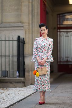 Zum Thema passend gibt es auf www.allesandra-tiller.de High Heels und Vintage Mode als farbenfrohe, fröhliche Pop Art. Dita Von Tees, Dita Von Teese Burlesque, Dita Von Tease, Paris Couture, Couture Week, Look Vintage