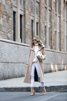 Neutral Winter Outfits, Booties Outfit Winter, Jeans For Winter, Style White Jeans, Winter White Outfit, White Jeans Winter, Brooklyn Blonde, Winter Whites