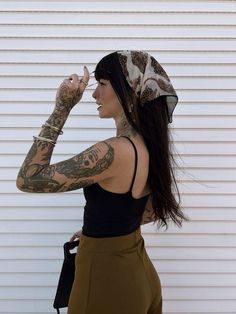 Edgy Chic Hair, Fashion Model Poses, Oufits Casual, Edgy Chic, Classy Fashion, Fashion Mistakes, Closet Fashion, Alternative Outfits, Style Mistakes