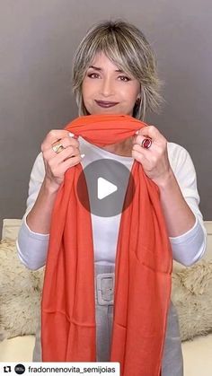 Scarf Fashion Outfit, Scarf Wearing, Scarf Wearing Styles, Scarf Styling, Ways To Tie Scarves, Diy Fashion Scarf, Scarf Knots, Ways To Wear A Scarf