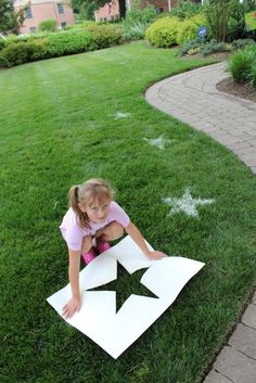 decorate your lawn with large stencils and a dusting of flour. would be cute for an outdoor party or for the front lawn entrance Coast Guard Party Ideas, Lawn Stars, Bored Kids, July Crafts, 4th Of July Party, July Party, Summer School, Coast Guard