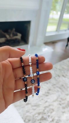 Homemade Evil Eye Bracelet, Beaded Evil Eye Bracelet Ideas, Evil Eye Bead Bracelet, Evil Eye Crafts, Aesthetic Rakhi, Rakhi Aesthetic, Evil Eye Bracelet Diy, Evil Eye Rakhi