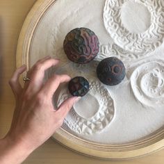 Woman’s hand rolling spheres around in a Wonderscape. Modern Zen Garden, Desktop Zen Garden, Zen Sand, Zen Sand Garden, Sand Garden, Brain Coral, Sand Tray