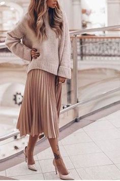 cheap midi length skirts pink pleated chiffon skirt long length metallic pleated skirt pink pleated midi skirt with sweater fashion spring style Rok Outfit, Metallic Pleated Skirt, Skirt Diy, Pleated Chiffon Skirt, Skirt Maxi, Skirt Long, Outfits Fall, Chiffon Skirt, Inspired Outfits