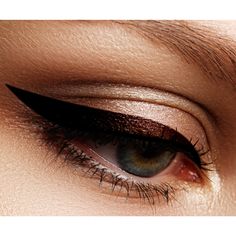 brown waterproof eyeliner the best Brown Winged Eyeliner, Eyeliner Classic, Grafik Eyeliner, Fox Eyeliner, Dark Brown Eyeliner, Eyeliner Inspiration, Best Waterproof Eyeliner, Warm Makeup, Classic Eyeliner