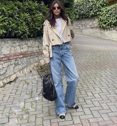 Coat And Jeans Outfit, Elevated Basics Outfit, Trench Coat And Jeans, Cropped Trench Coat Outfit, Layered Outfit Ideas, Leather Trench Coat Outfit, Coated Jeans Outfit, Trench Coat Outfit Winter, Nike Dunk Outfit