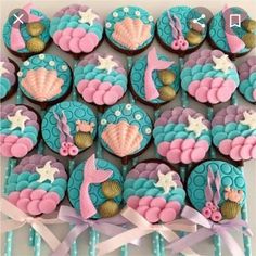 cupcakes decorated with fondant and sea creatures