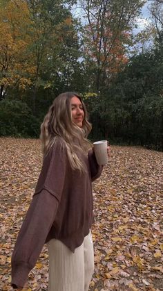 Cute Fall Outfits Aesthetic Vintage, Comfy Fall Clothes Aesthetic, Comfy Fall Clothes, Fall Lounge Outfits Lazy Days, Fall Aesthic Outfits, Basic Fall Outfits Comfy, 2023 Fall Fits, Fall Fashion Must Haves 2023, Soft Fall Outfits