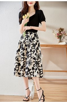 Olivia Mark - High-Waisted Pleated Maxi Skirt with Floral Print, Flowy A-Line Design Body Skirt, Pleated Maxi Skirt, Pleated Maxi, Floral Chiffon, Two Piece Dress, Types Of Skirts, High Waisted Denim, Line Design, Piece Dress