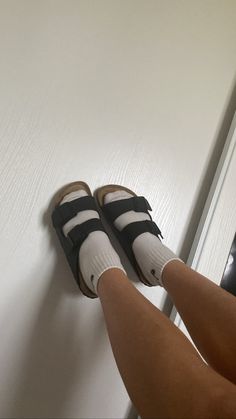 Birkenstocks With Nike Socks, Burken Stocks Shoes Outfit, Birkenstocks Aesthetic, Socks And Birks, Birks And Socks, Birkenstock Socks, Black Birkenstocks