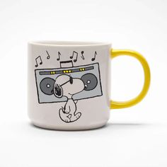 Peanuts Music Is Life Mug - Tortuna Snoopy Mug, Woodstock Music, Peanuts Comic Strip, Peanuts Characters, The Peanuts, China Mugs, Snoopy And Woodstock, Peanuts Snoopy, Cartoon Dog