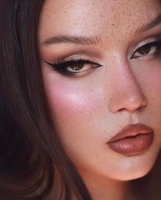 Arabic Photoshoot, Siren Eyes Makeup, Insane Makeup, Siren Eye, Siren Eyes, Blossom Cake, Freckles Makeup, Maquillage On Fleek, Eye Makeup Pictures