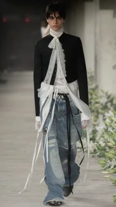 Glam Punk, Balenciaga Spring, Fashion Photography Inspiration, Denim Trends, Ann Demeulemeester, Baroque Fashion, Fashion Show Collection, Classy Outfits