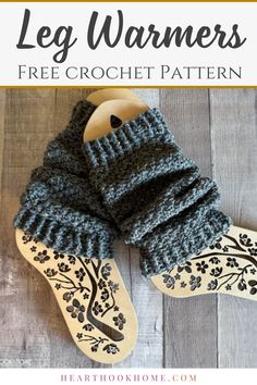 Are your feet always cold? Stay warmer and in style with these EASY leg warmers! This is a free pattern with a bunch of sizes from child to adult. Work up a pair of easy leg warmers for the whole family! Crochet Leg Warmers Pattern, Crochet Boot Cuff, One Skein Crochet, Crochet Cowls