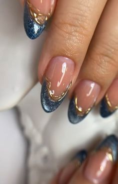 Nail Art Blue And Gold, Gold And Blue Nails Design, Unique French Nails, Gold Nails Aesthetic, Simple Elegant Nail Designs, Nails Con Relieve, Christmas Nails Blue, Blue Gold Nails, Nails Original