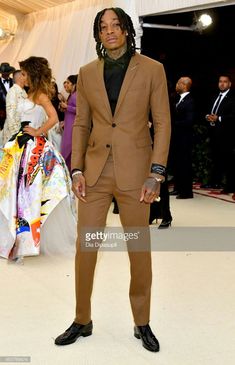 Met Gala Outfits, A Man In A Suit, Man In A Suit, Gala Outfit, Black Men Fashion Casual, Met Gala Red Carpet, Dress Suits For Men, Wiz Khalifa