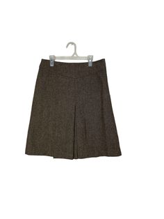 Vintage Gap Y2K Wool Blend Skirt Brown Wool  Tweed Preppy Career Size 4. Great condition. Fully lined. Pleated in the front.  Tags: business, workwear, herringbone, tweed, office, sophisticated, preppy, Y2K, fall PLEASE SEE MEASUREMENTS Measurements Laying Flat Length:  22 inches Waist:  15 inches Hips: 19 Inches Feel free to ask questions. Make an offer or bundle for a discount! WN DB Y2k Fall, Herringbone Tweed, Herringbone, Halloween Shopping, Wool Blend, Work Wear, Gap, Art Collection, Womens Skirt