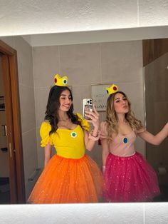 Bestie Halloween Costumes For 2, Bff Costume Ideas For 2, Besties Costumes, Peach And Daisy, Daisy Costume, Halloween Fits, Halloweenský Makeup