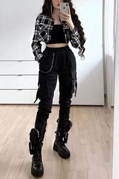 Women’s Punk Fashion, Edgy Dark Outfits, Cute Female Outfits Aesthetic, Grunge Plaid Outfit, Outfit Ideas Techwear, Alice In Borderland Inspired Outfits, Cute Summer Grunge Outfits, Artistic Outfit Ideas, Modern Goth Outfits Grunge