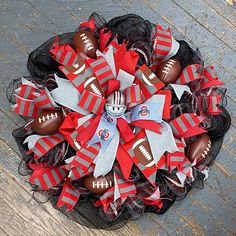 Ohio State Football Helmet OSU Seasonal Holiday Wreath Door Hanger Ohio State Football Helmet, Ohio State Wreath, Burlap Wreath Tutorial, Wreath Door Hanger, Sport Craft, Ohio State Football, Wreath Door, Round Wreath, Football Helmet